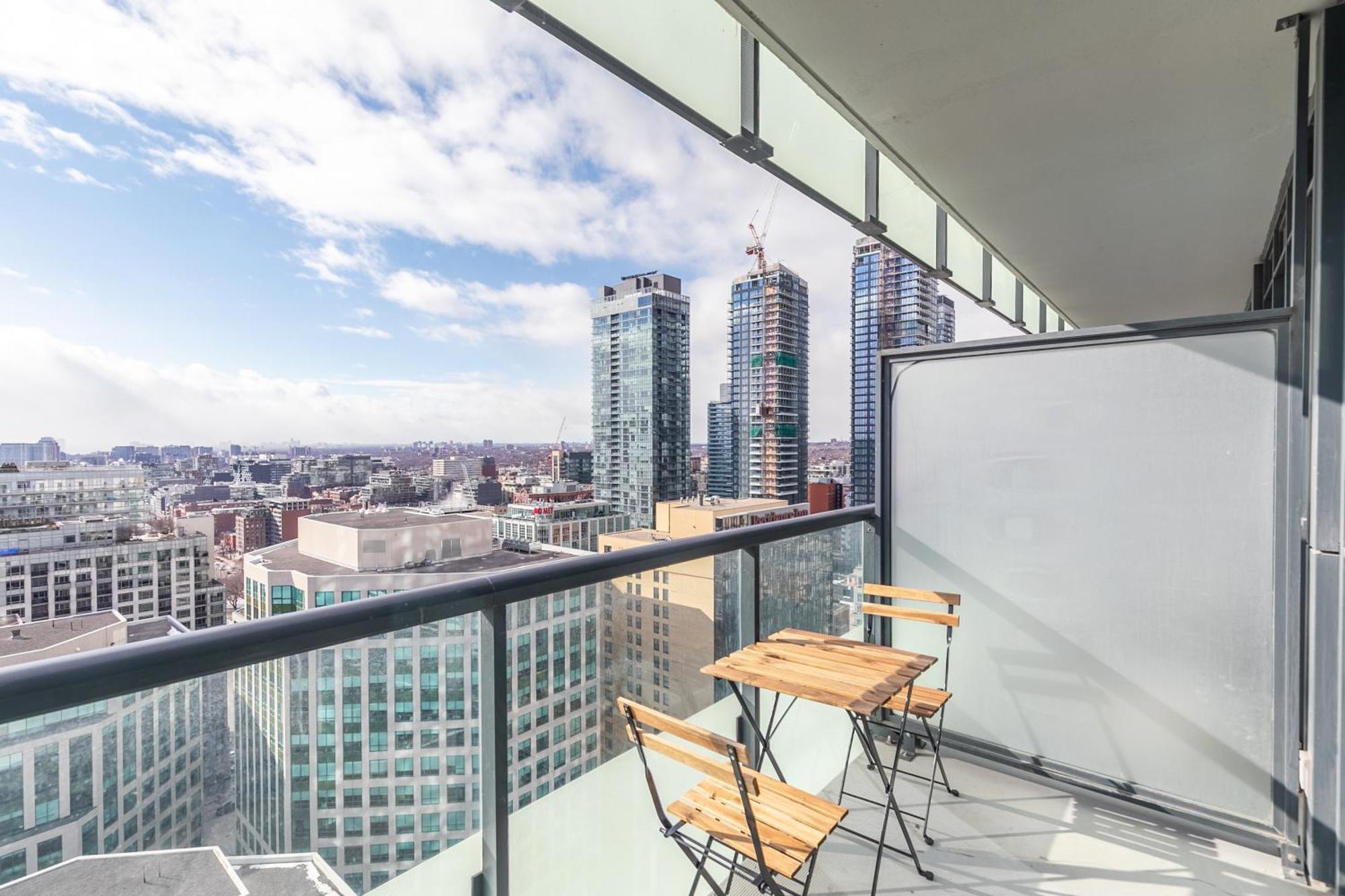 Globalstay Modern Downtown Apartment Торонто Екстер'єр фото