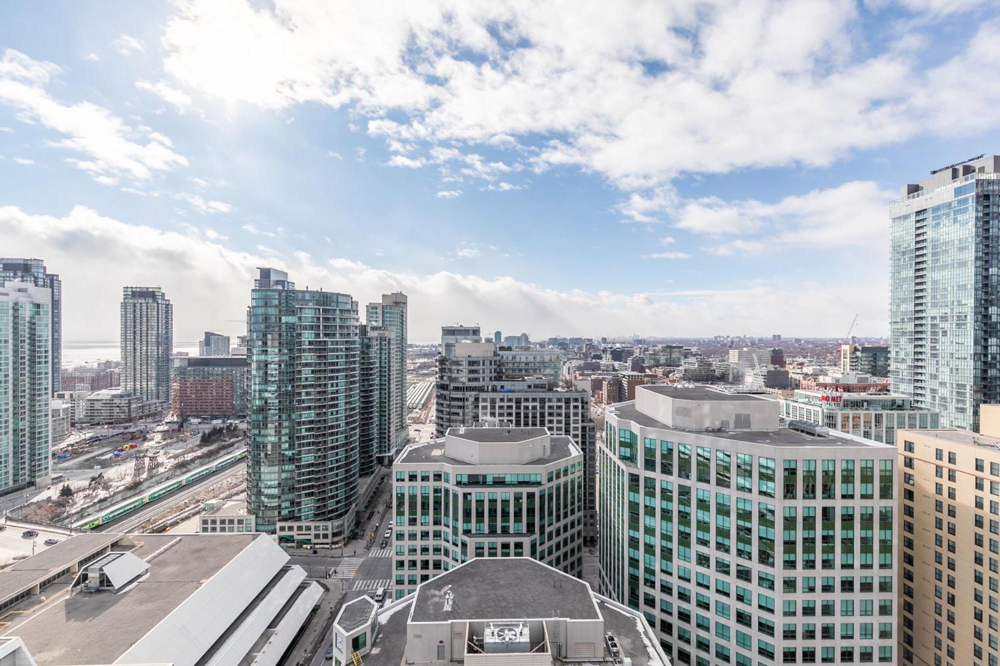 Globalstay Modern Downtown Apartment Торонто Екстер'єр фото