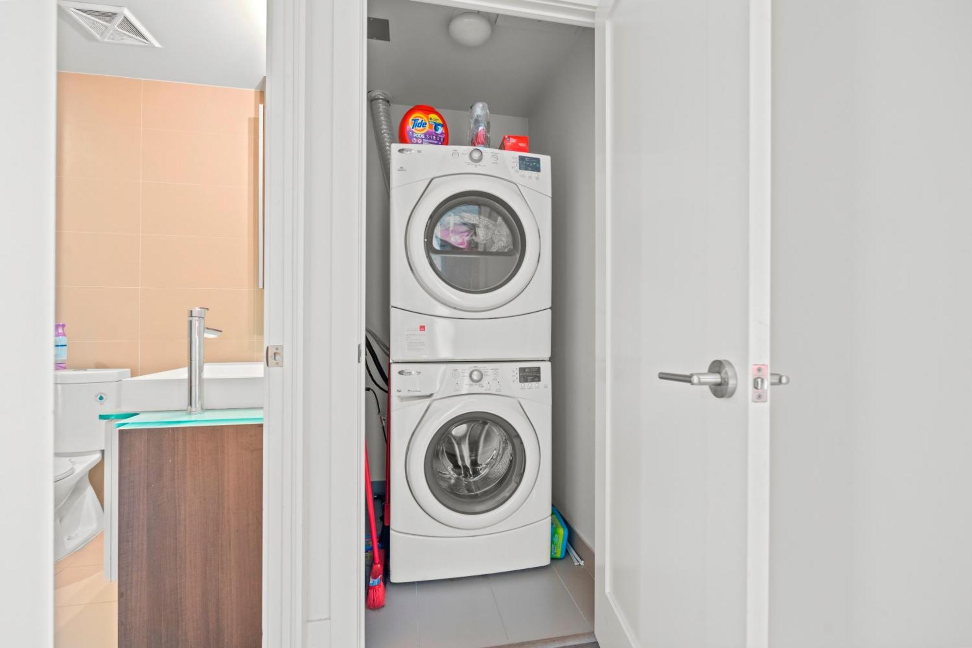 Globalstay Modern Downtown Apartment Торонто Екстер'єр фото