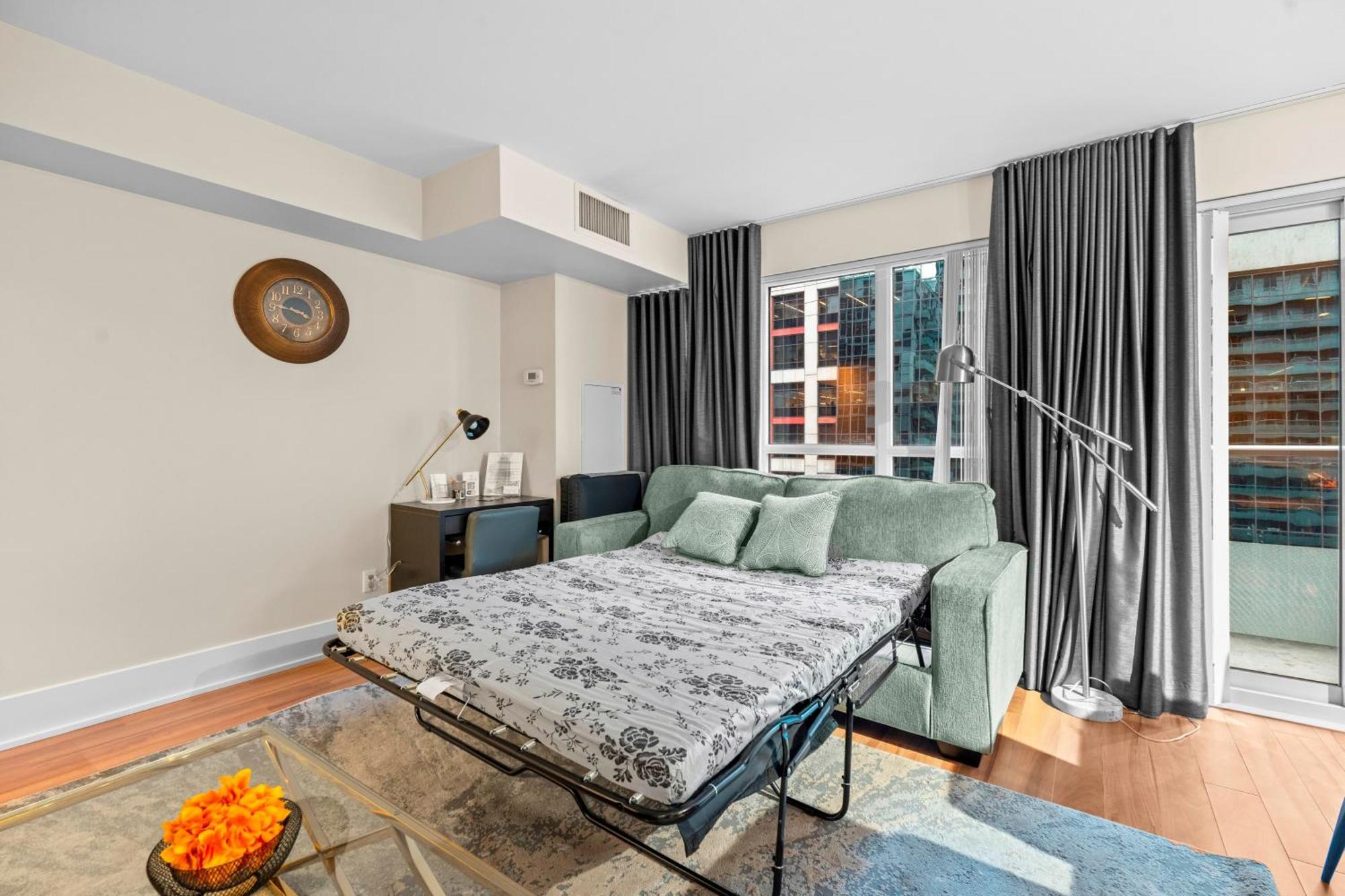 Globalstay Modern Downtown Apartment Торонто Екстер'єр фото
