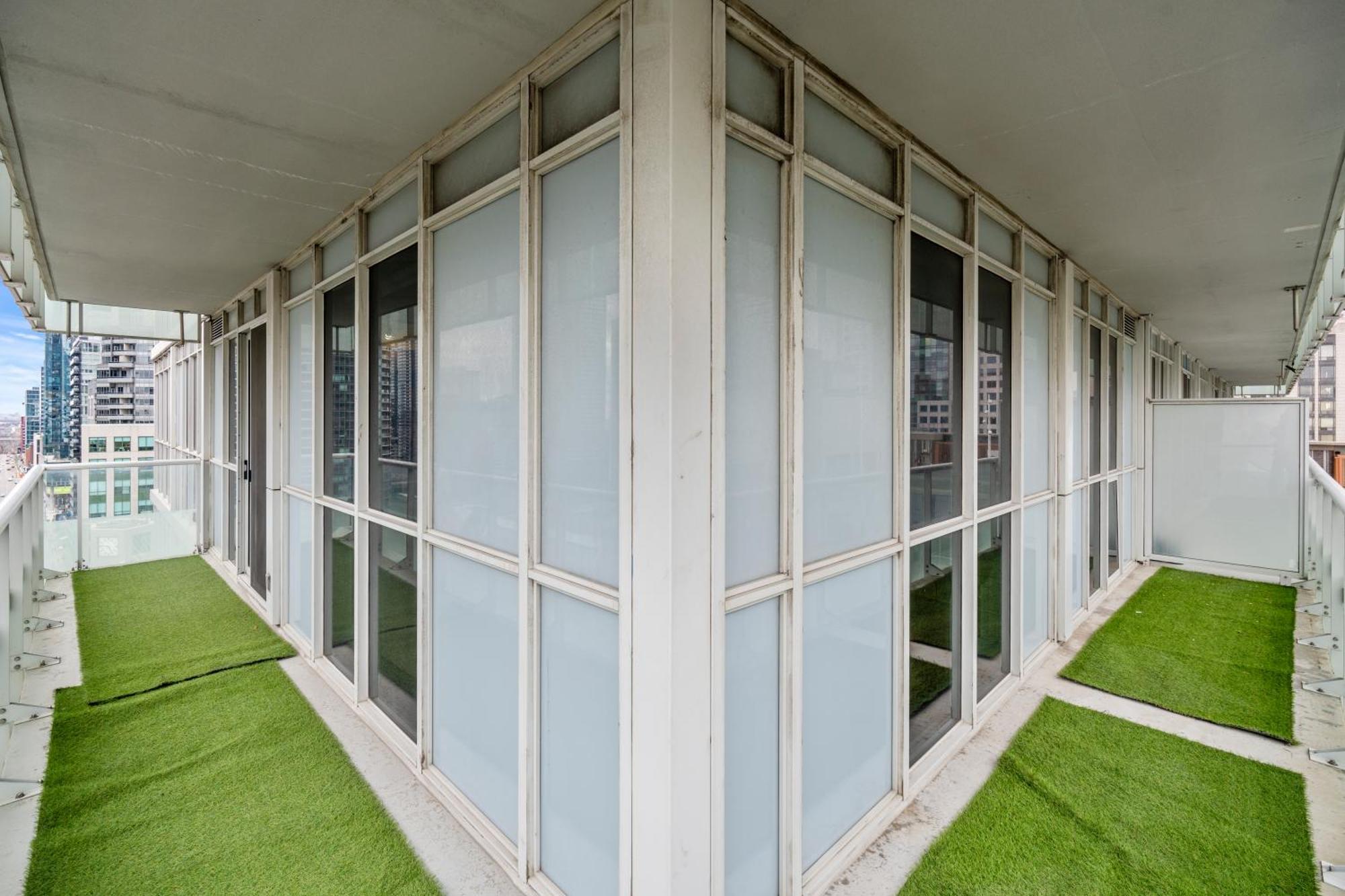 Globalstay Modern Downtown Apartment Торонто Екстер'єр фото